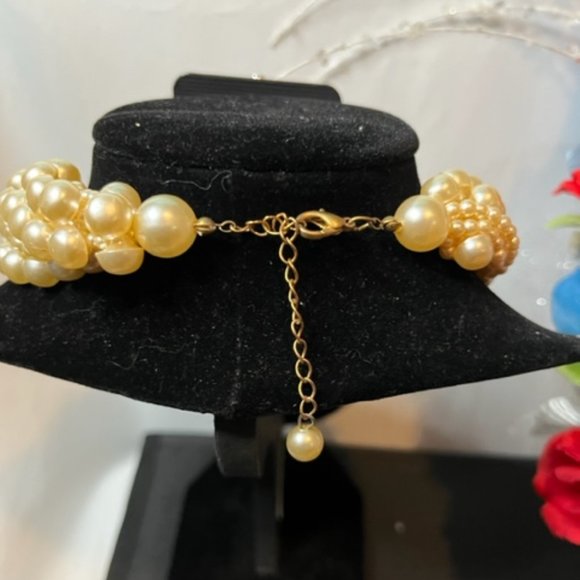 Vintage Twisted Strand Pearl Necklace with Earrings. - Picture 3 of 3